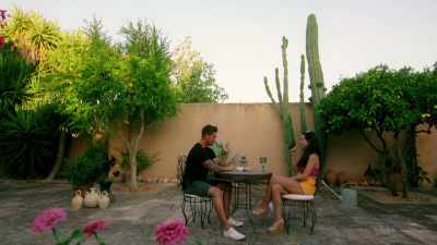 You got to stop.
(CLEARS THROAT) - Love Island