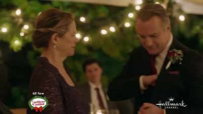 -You got the present?
-Oh, yes, present. - A Very Merry Bridesmaid