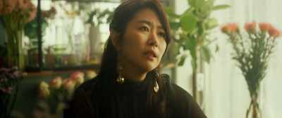 You grow apart without
ever getting close to men. - Single in Seoul