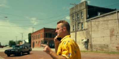 - You guys didn't tell me
that he'd have a gun.
- What difference does it make? - One Day as a Lion