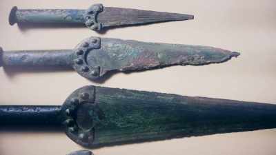 YOU HAD THE REPLACEMENT OF
BLADED WEAPONS BY PROJECTILE - Origins: The Journey of Humankind