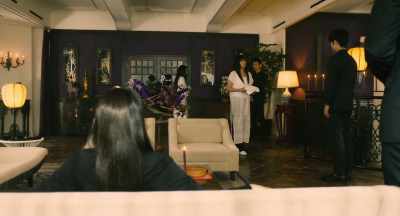 You hate to be tied down
by love or family. - The Confidence Man JP - The Movie -