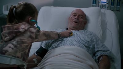 You have a new doctor, I see. - The Resident