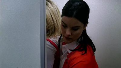You have to help me. Come quick.
This lady-- she won't calm down. - CSI: Miami