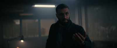 - You have to leave him alone.
- Give me that gun. - Darkland: The Return