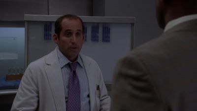 You have one patient
and three DNA results? - House