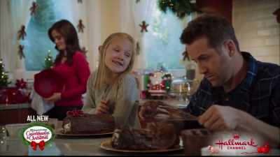 You have to spread
the frosting evenly, like this. - Christmas at Dollywood
