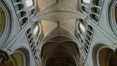 You have these thin ribs going up into the ceiling - Ancient Engineering