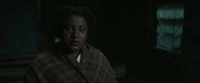 -You have very recognizable shoulders.
-Enola's been arrested. - Enola Holmes 2