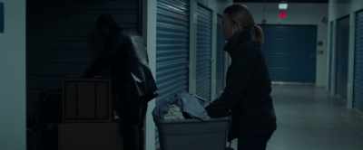 You help me find that pouch,
I'll give you Lee's cut. - Locked In