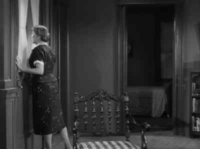 You hold it right there lady! - Alfred Hitchcock Presents