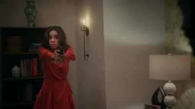 - YOU HOLDING THE GUN ON ME NOW?
- YEAH, - Tyler Perry's The Oval