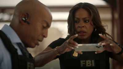 - You hope?
- Wait, you said green. - The Rookie: Feds