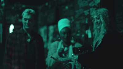 - You just have to touch that antenna, - Living for the Dead