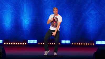 You keep it hairy
like a buffalo in a blizzard. Just... - Russell Howard: Recalibrate