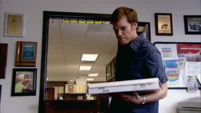 You keeping your fingernails clean? - Dexter
