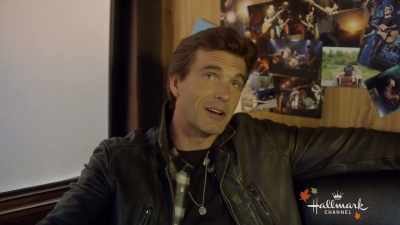 - You kidding?
- [SHAYNA] No! - Country at Heart