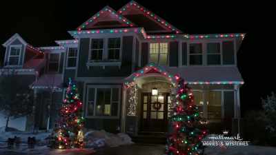 You know, a personal touch
from a past snow queen. - Christmas Wonderland