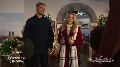 You know, Billy is actually
a fighter pilot - USS Christmas