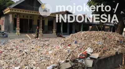       You know, could range
    from somebody's backyard - The Story of Plastic