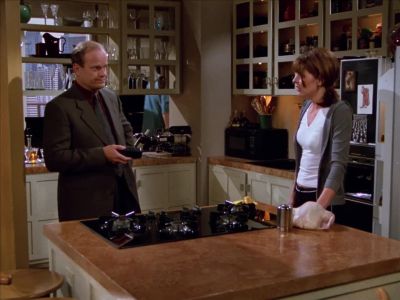 You know, Daphne,
if that ring never turns up, - Frasier