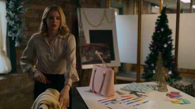 You know, her designs
are quite different - Designing Christmas with You