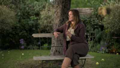 You know, you feel like it's
very welcoming, - Extraordinary Escapes with Sandi Toksvig