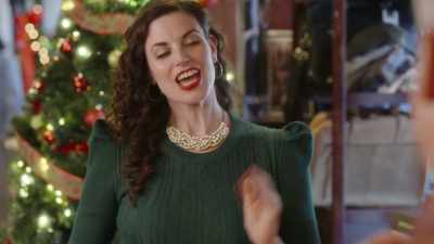 You know, for someone who
doesn't like to shop, - The Secret Gift of Christmas