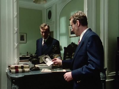 You know this girl, Hastings? - Agatha Christie's Poirot