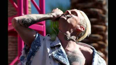 You know, he's beginning to act
pretty radically on social media. - Aaron Carter: The Little Prince of Pop