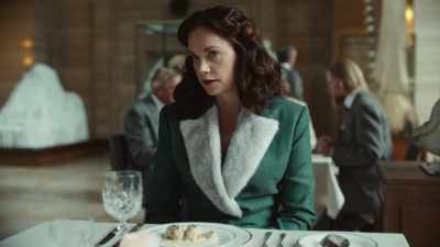 - You know him?
- Of course. Now come, Lyra. - His Dark Materials