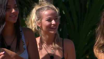 >> YOU KNOW, HOOKING UP OR
WHATEVER, I WAS NOT VIBING IT. - Love Island