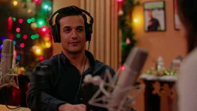 You know, when I called last
week and didn't hear back, - Jingle All the Way to Love