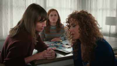 You know I can hear you, right? - Zoey's Extraordinary Christmas