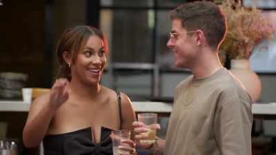 You know, I do have
a good connection with Simon, - Love Trip: Paris