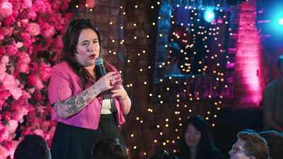 -You know, I…
-[audience laughs] - Liza Treyger: Night Owl