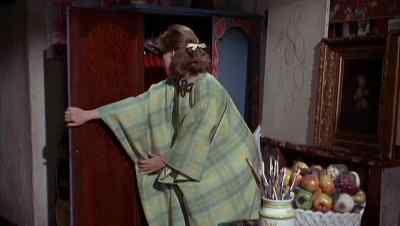 You know, I-I think
that I have some sandals. - Sweet November
