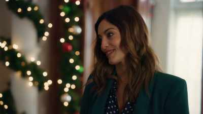 You know, I'm no detective, - Mystery on Mistletoe Lane