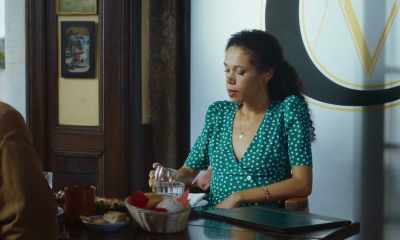 You know it's customary
you give your name back. - Frankie