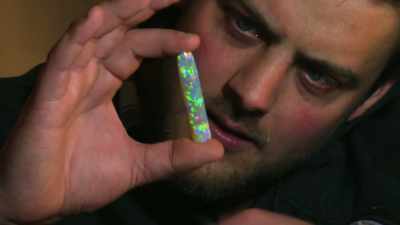 You know, it's gotta
be here somewhere, - Outback Opal Hunters