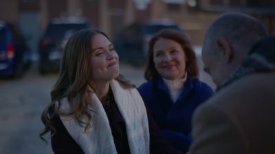- You know, it's still big.
[laughter] - Five Gold Rings