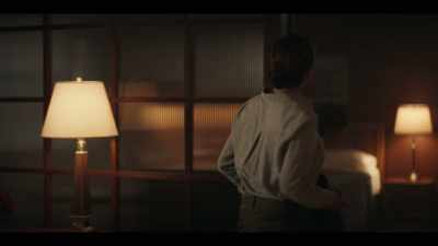You know, your jacket lining
is thinning. - Y: The Last Man