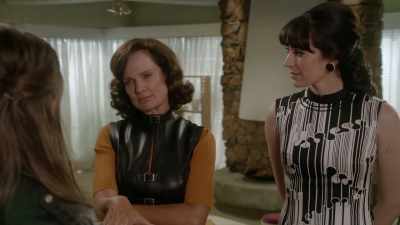 You know, Jeanie,
if you don't love him, - Ms Fisher's Modern Murder Mysteries
