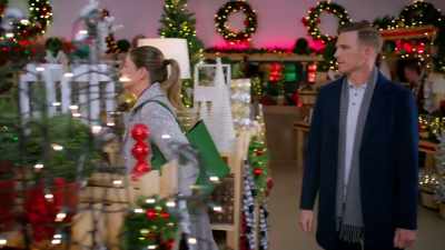 You know, they might like these. - Meet Me Under the Mistletoe