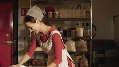You know, your mom is
such a great baker. - Christmas at the Amish Bakery