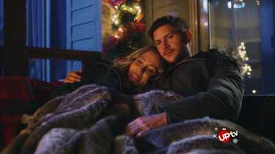You know, no fuss,
no press, no media. - A Very Country Christmas Homecoming