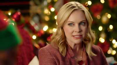 You know, nothing wrong
with a workplace romance, - Dear Christmas