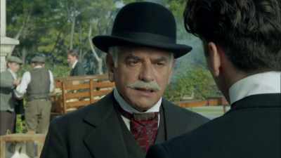 You know, on second thought,
let's sit in the corner. - Grand Hotel