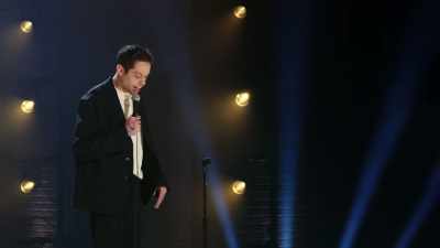You know, sometimes you just take it out
and do a couple push-ups, you know, - Pete Davidson: Alive from New York