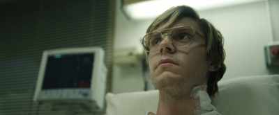You know that there is a shipwreck
right underneath us, 200 feet down? - Dahmer – Monster: The Jeffrey Dahmer Story